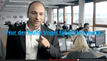 a man in a suit is pointing at the camera with the words nur der frühe vogel fangt den wurm