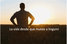 a man stands in a field with his hands on his hips and the words la vida desde que mutee a linguini above him