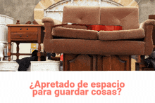 a brown couch with a guitar on top of it and the words " apretado de espacio para guardar cosas " below it