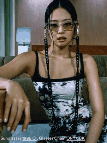 sunglasses 1996 c1 glasses chain onyx bk is displayed on a model