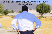 a man in a striped shirt stands in a field with the words changa ahi hubiera quedado bien mi rueda