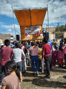 a group of people are gathered in front of a stage that says consejo regional del pueblo jesús vista alegre