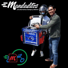 a man is carrying a bag that says mandaditos on it