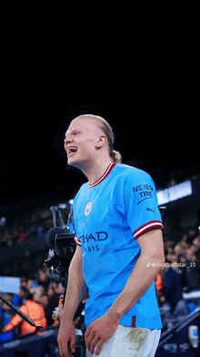 a soccer player wearing a blue shirt that says next tire