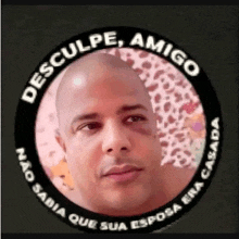 a picture of a man with a black eye in a circle that says desculpe amigo