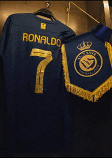 a blue jersey with the name ronaldo and the number 7 on it