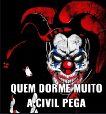 a picture of a clown with the words quem dorme muito a civil pega on it