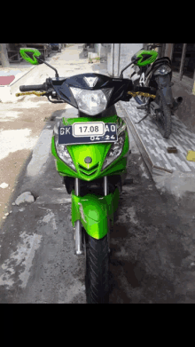 a green motorcycle with the license plate gk 17.08 ao