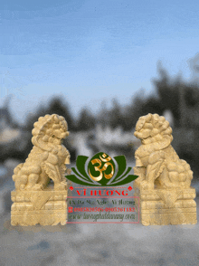 a statue of a lion sits in front of a website that says vi huong