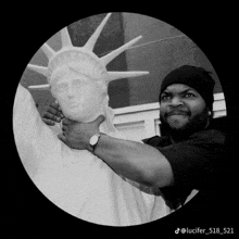 ice cube is holding the statue of liberty in his hands