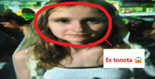 a girl with a red circle around her face next to a sign that says " es tonota "