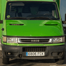 the front of a green iveco truck with a license plate that says 6806 fck