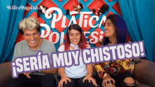 a group of people sitting on a couch with the words seria muy chistoso