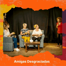 a group of women sitting on a couch with the words amigas desgraciadas written below them