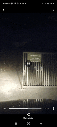 a phone screen shows a video of a fence with a sign on it that says derecho privado