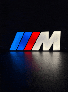 a red white and blue sign that says ' im ' on it