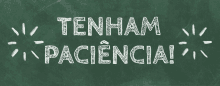 a green chalkboard with the words " tenham paciencia " written on it