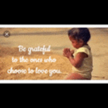 a little girl is praying with a quote that says be grateful to those who choose to love you .