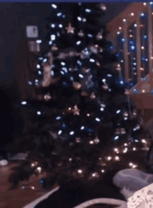 a blurry picture of a christmas tree with blue lights on it