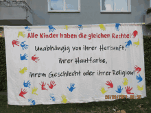 a sign that says alle kinder haben diegleichen rechte