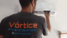 a man wearing a black shirt that says vortice on it