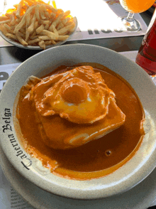 a plate of food with a label that says " caldeira belga "