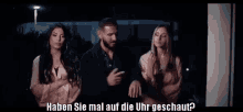 a man and two women are standing next to each other with the words haben sie mal auf die uhr geschaut