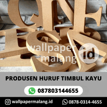 a bunch of wooden letters that say wallpaper malang on it