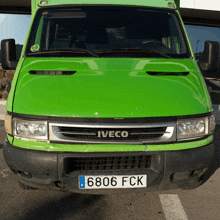 a green iveco van has a license plate that says 6806 fck