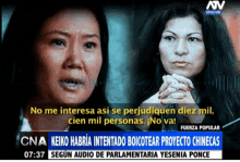 a tv screen shows two women and says " no me interesa asi se perjudiquen diez mil cien mil personas "