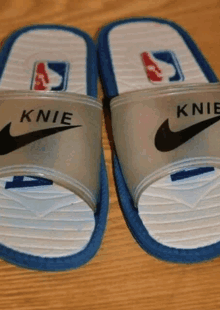 a pair of nike slides with knee written on the side