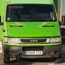 a green iveco van has a license plate that says 6806 fck