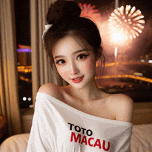 a woman wearing a shirt that says toto macau on it