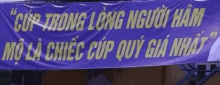 a purple banner with yellow letters that says " cup trong long người ham "