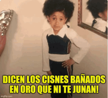 a picture of a young girl with the caption " dicen los cisnes banados en oro que ni te junan "