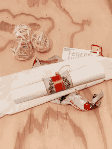 a piece of paper with a red ribbon and a card that says felices fin