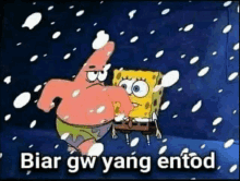 patrick star and spongebob squarepants are standing in the snow with the words biar gw yang entod .