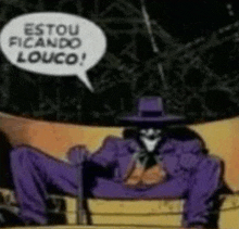 the joker is sitting on a couch with a speech bubble that says estou ficando louco .