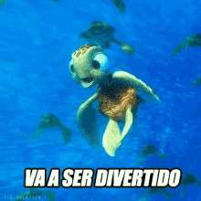 a sea turtle is swimming in the ocean with the words va a ser divertido above it