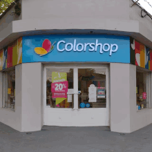 the front of a store called colorshop with a sign that says 20 % off