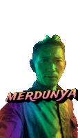 a man taking a selfie with the word merdunya written above him