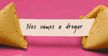 a fortune cookie with the words nos vamos a drogar on it