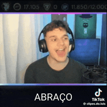 a man wearing headphones is making a funny face and the word abraco is on the screen