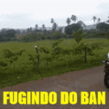 a sign that says fugindo do ban in yellow letters