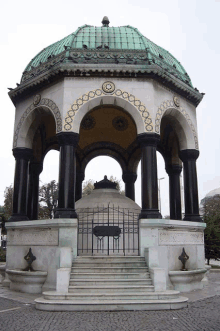 a dome with a green roof and a sign that says ' istanbul ' on it