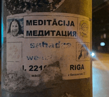 a sticker that says meditacija on it