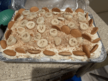 a tray of banana pudding with cookies and bananas on top