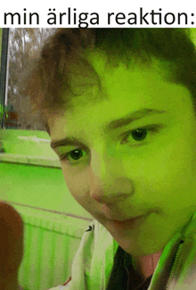 a picture of a boy with green eyes and the words min arliga reaktion below it