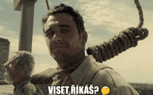 a man with a rope around his neck and the words viset rikas