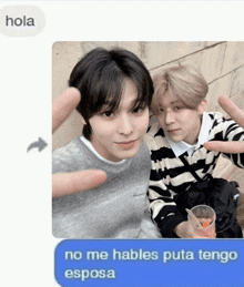 a screenshot of a text message that says hola and no me hables puta tengo esposa